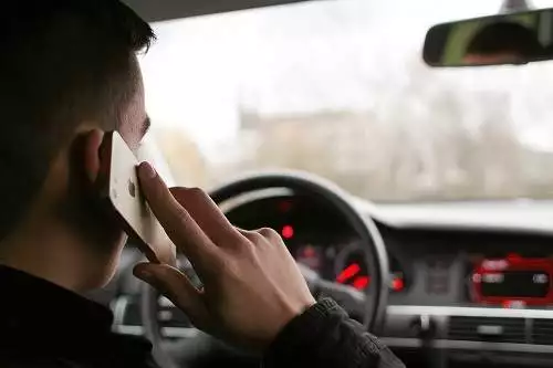 homme telephone